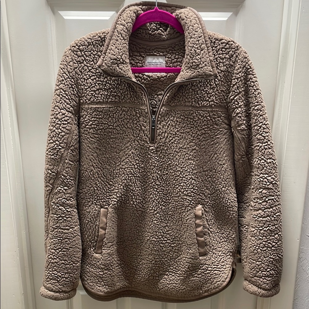 Abercrombie & Fitch Women’s Cozy Tan Sherpa Pullover, size Medium